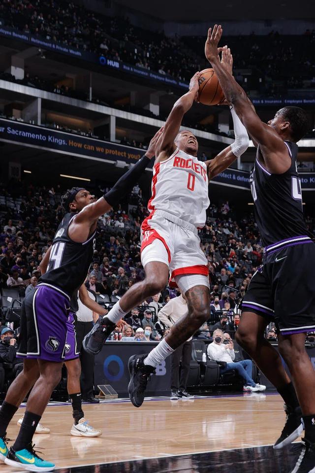 甘冈队在比赛中交出一场平局