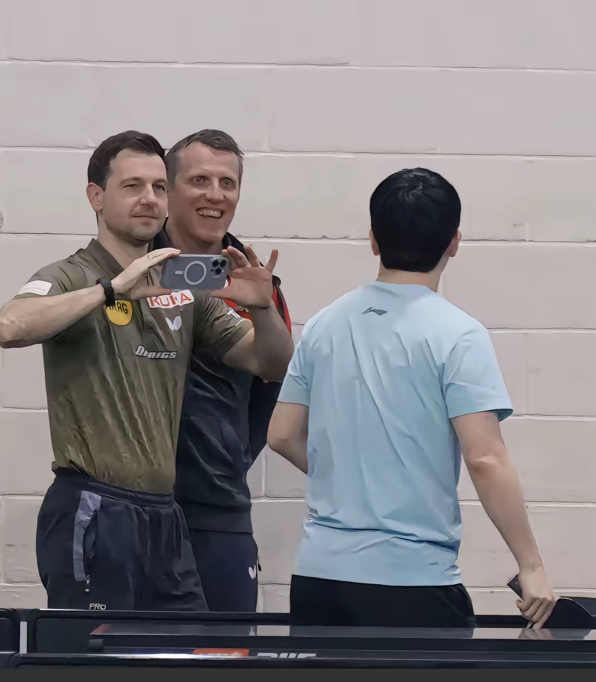 包含中国乒乓球队爆冷英国乒乓球队，波尔送出助攻的词条