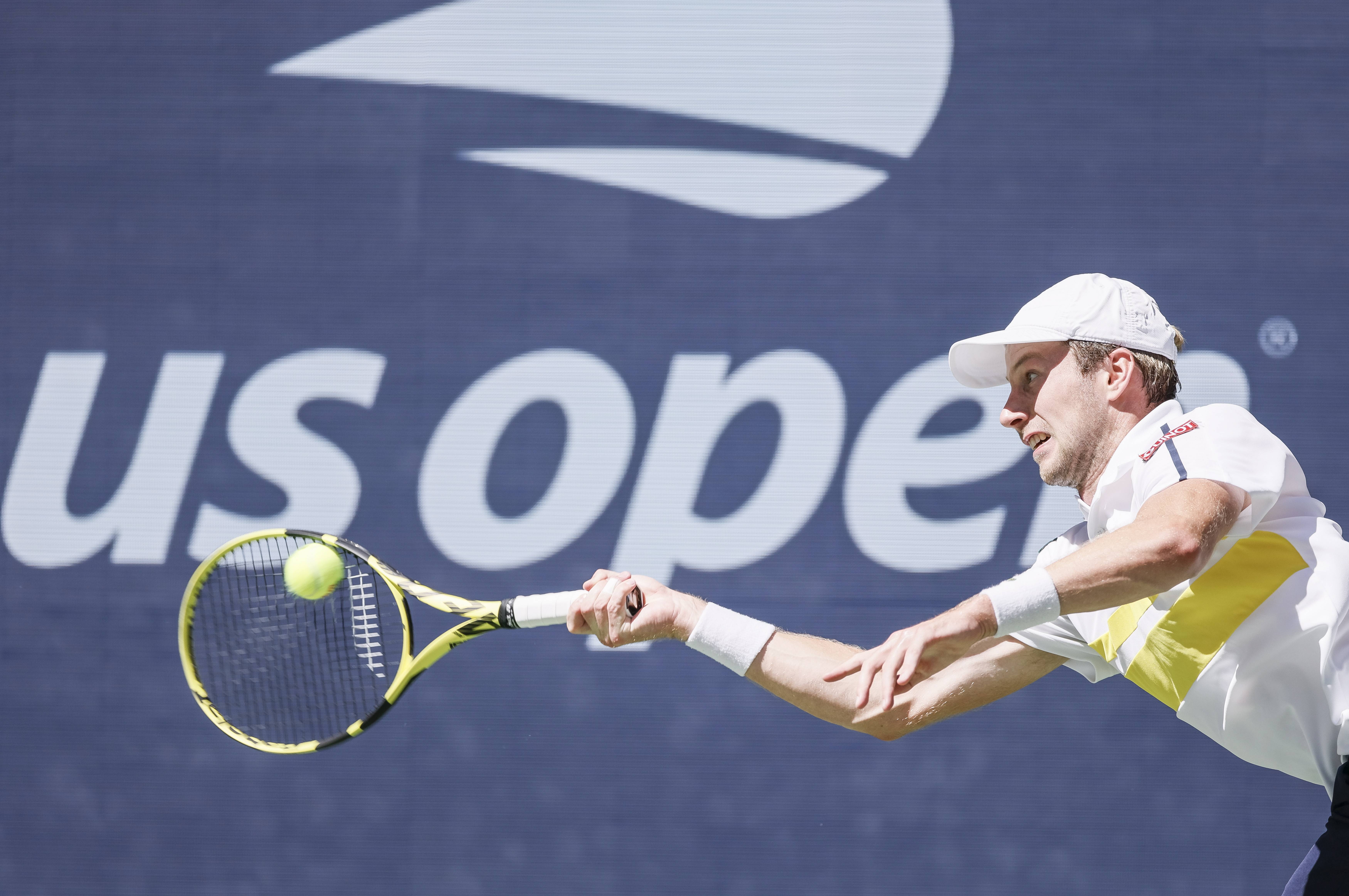 包含西班牙网球队横扫法国网球队，梅德韦杰夫惊艳世界的词条