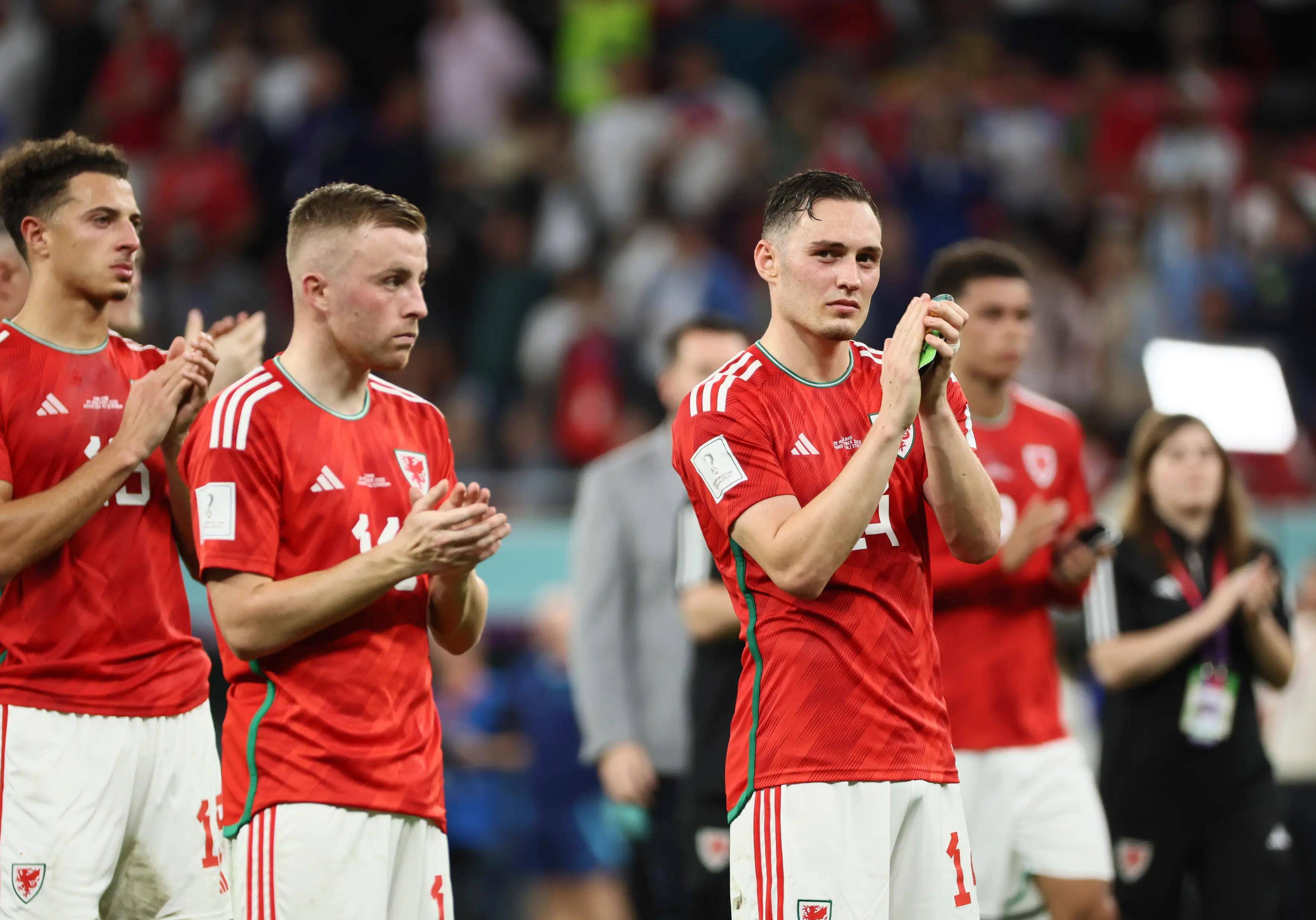 包含英格兰队完胜波兰队，波尔高光表现的词条