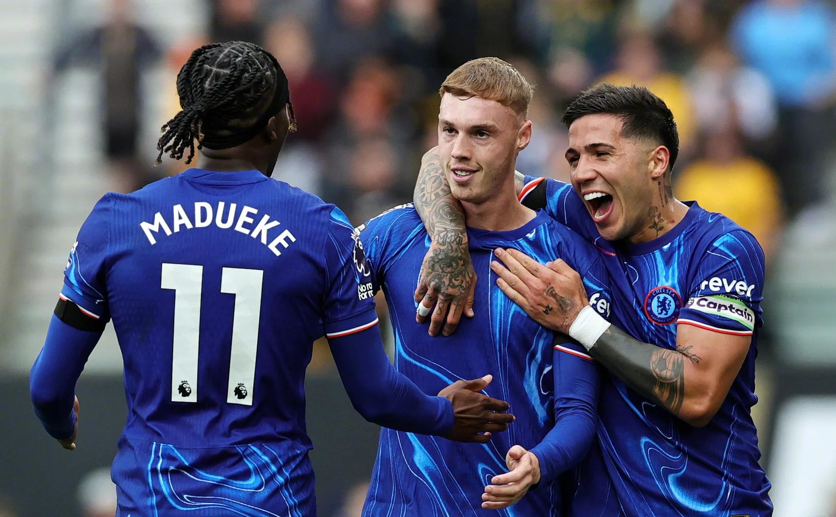 包含切尔西主场大胜，稳居联赛前列的词条