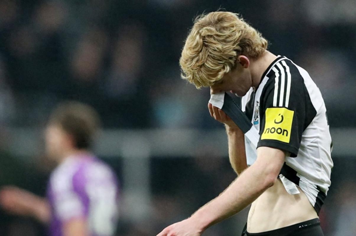 曼城客场失利,险些无缘晋级 曼城客场失利,险些无缘晋级