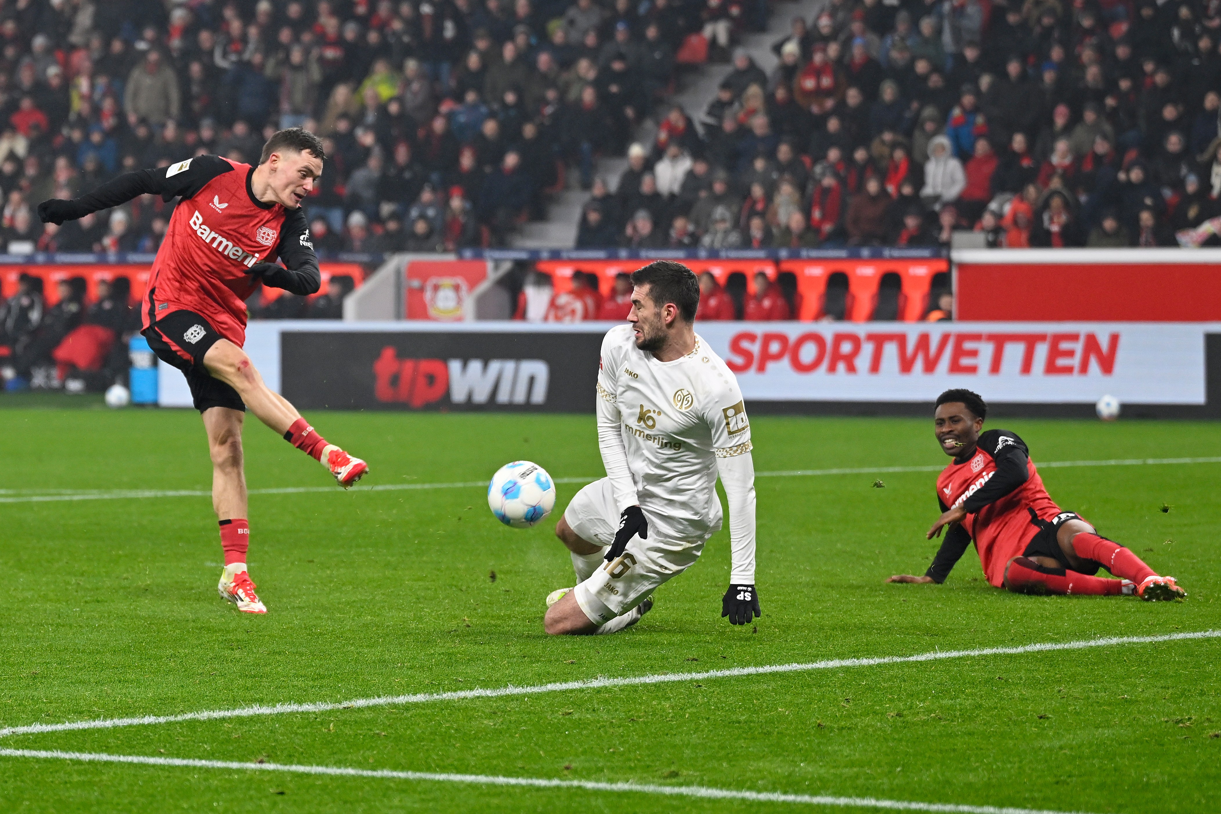 包含沃尔夫斯堡与勒沃库森将在场上展开激烈对决的词条 包含沃尔夫斯堡与勒沃库森将在场上展开激烈对决的词条