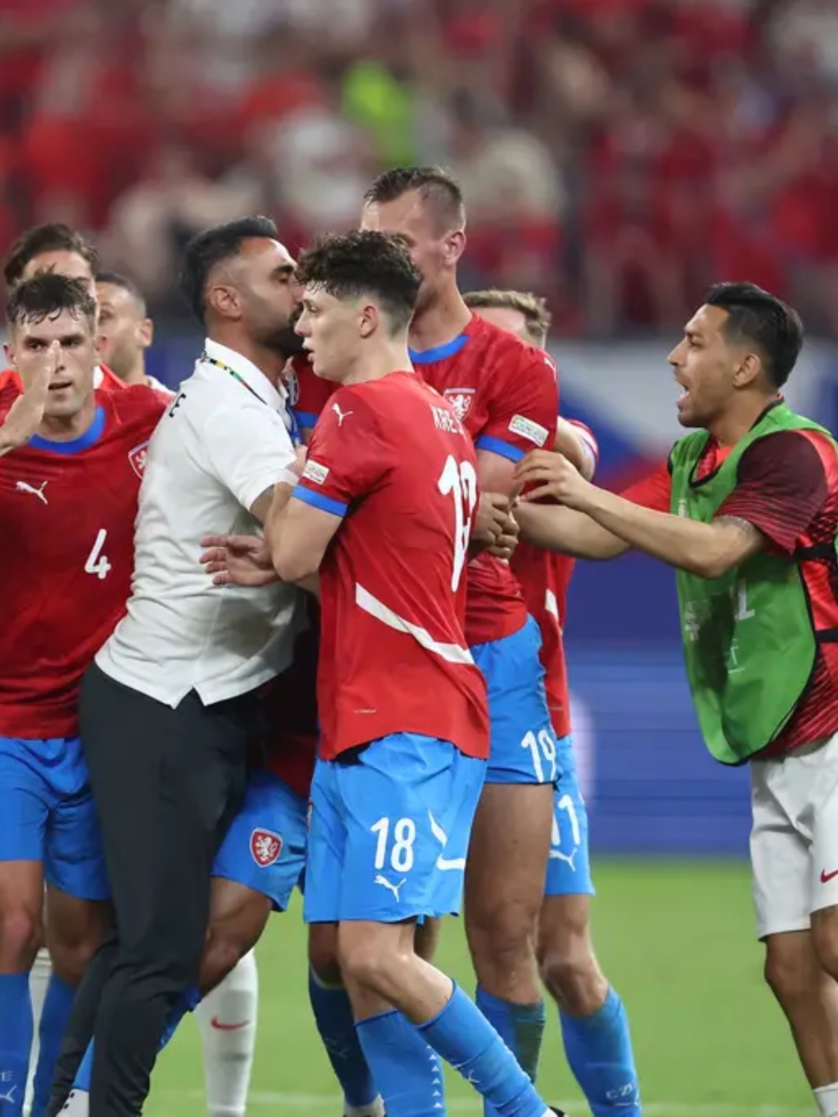 斯洛伐克队意外淘汰西班牙，挺进欧洲杯八强