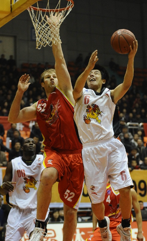 包含山西队主场大获胜利，全队斗志昂扬的词条