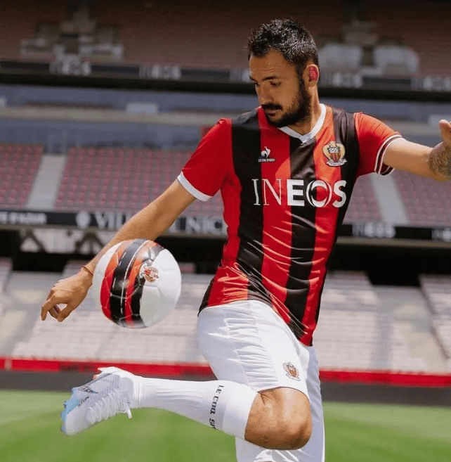 包含圣埃蒂安队长率队踢出好比赛的词条