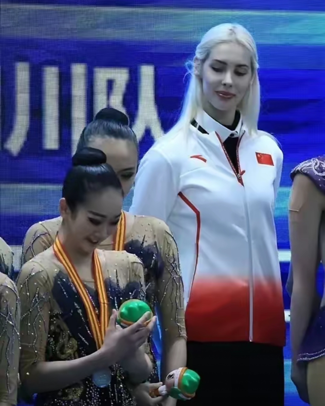 体操女子团体全能决赛，俄罗斯队夺得金牌的简单介绍