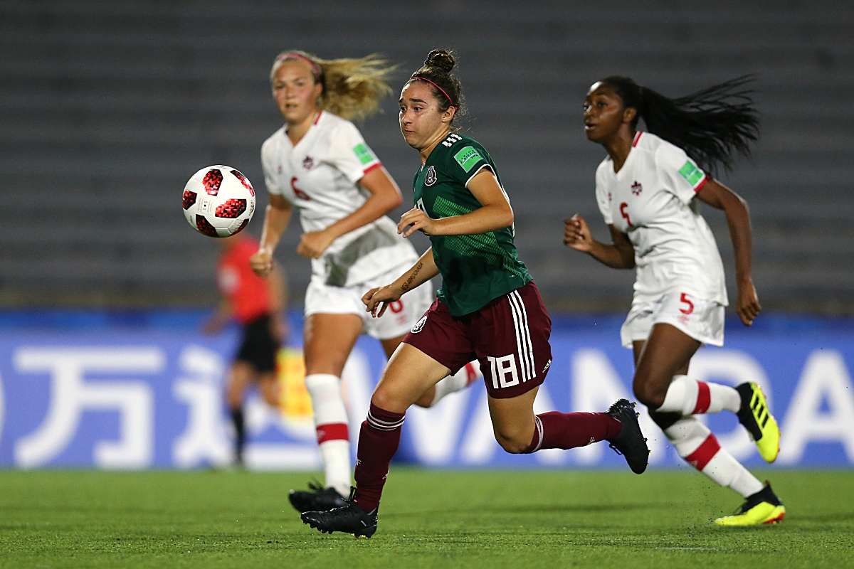 巴西女足继续发挥实力，击败对手