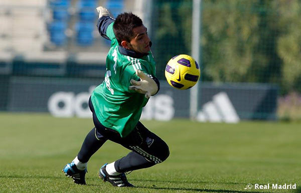 关于皇马双雄制胜，阿丹主罚点球建功领跑胜利的信息