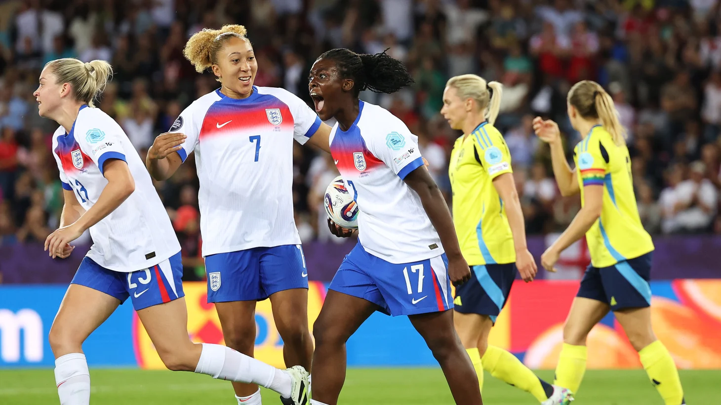 包含瑞典国家队喜迎胜利，成功晋级欧洲杯四强的词条