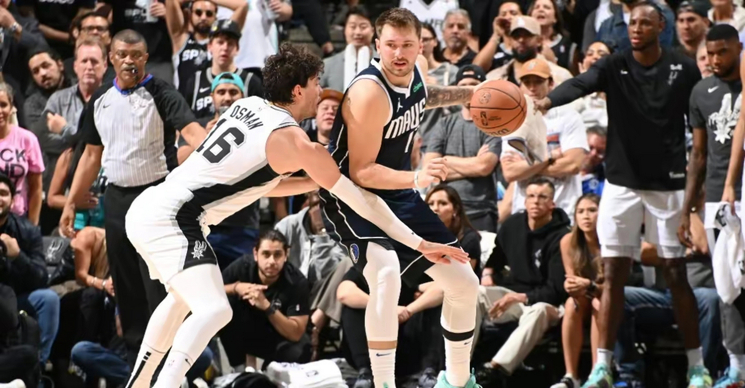 深圳队碾压马刺，东契奇关键制胜的简单介绍