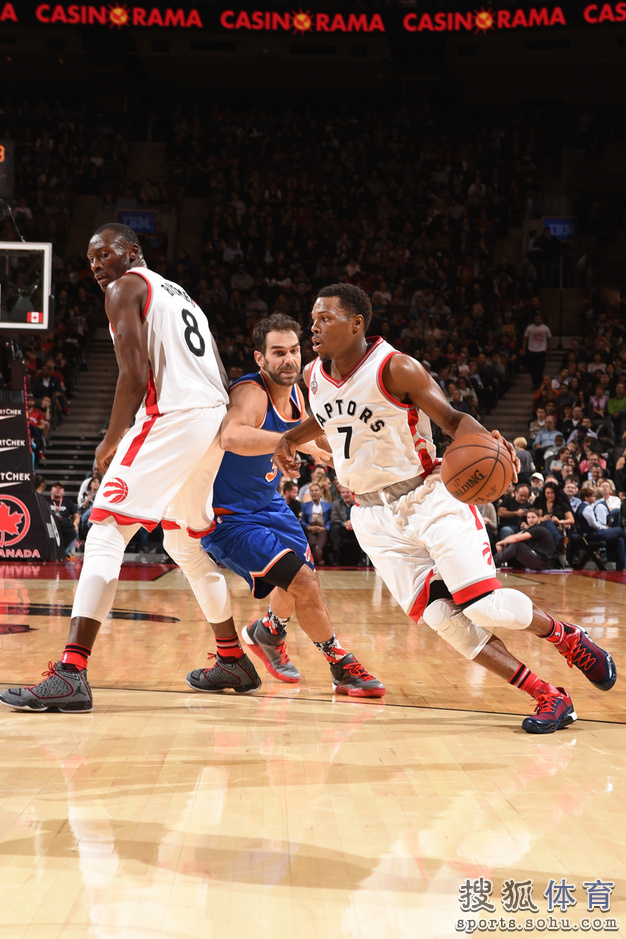 尼克斯碾压新疆队，德罗赞扛起全队的简单介绍