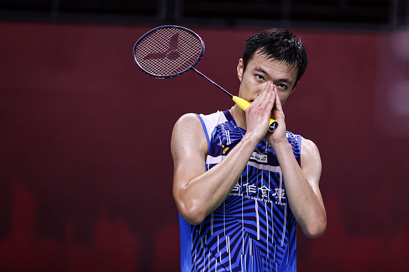 包含印尼羽毛球队鏖战英格兰羽毛球队，谌龙三分雨点燃全场的词条