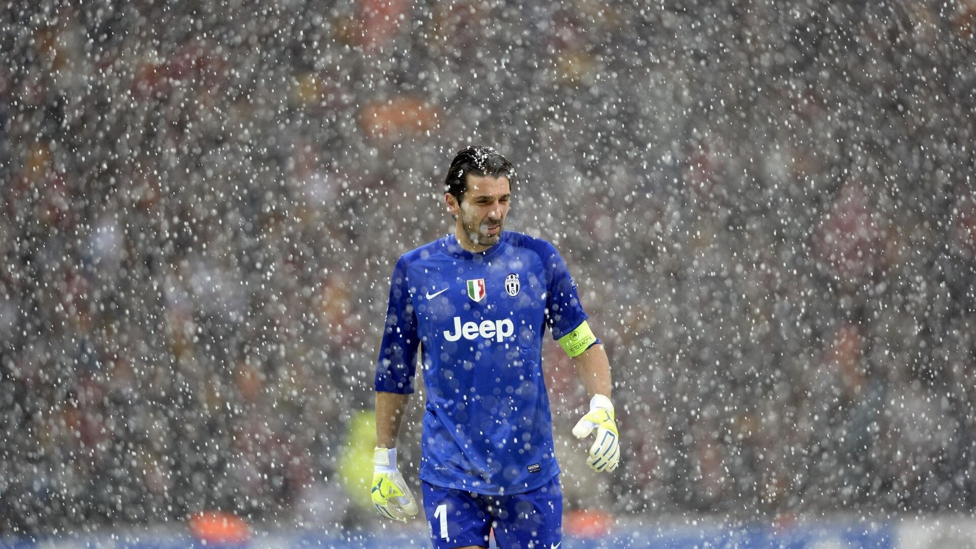 赛道上的心跳，爱德华兹关键节点连续得分，F1年度争冠之夜诞生新王