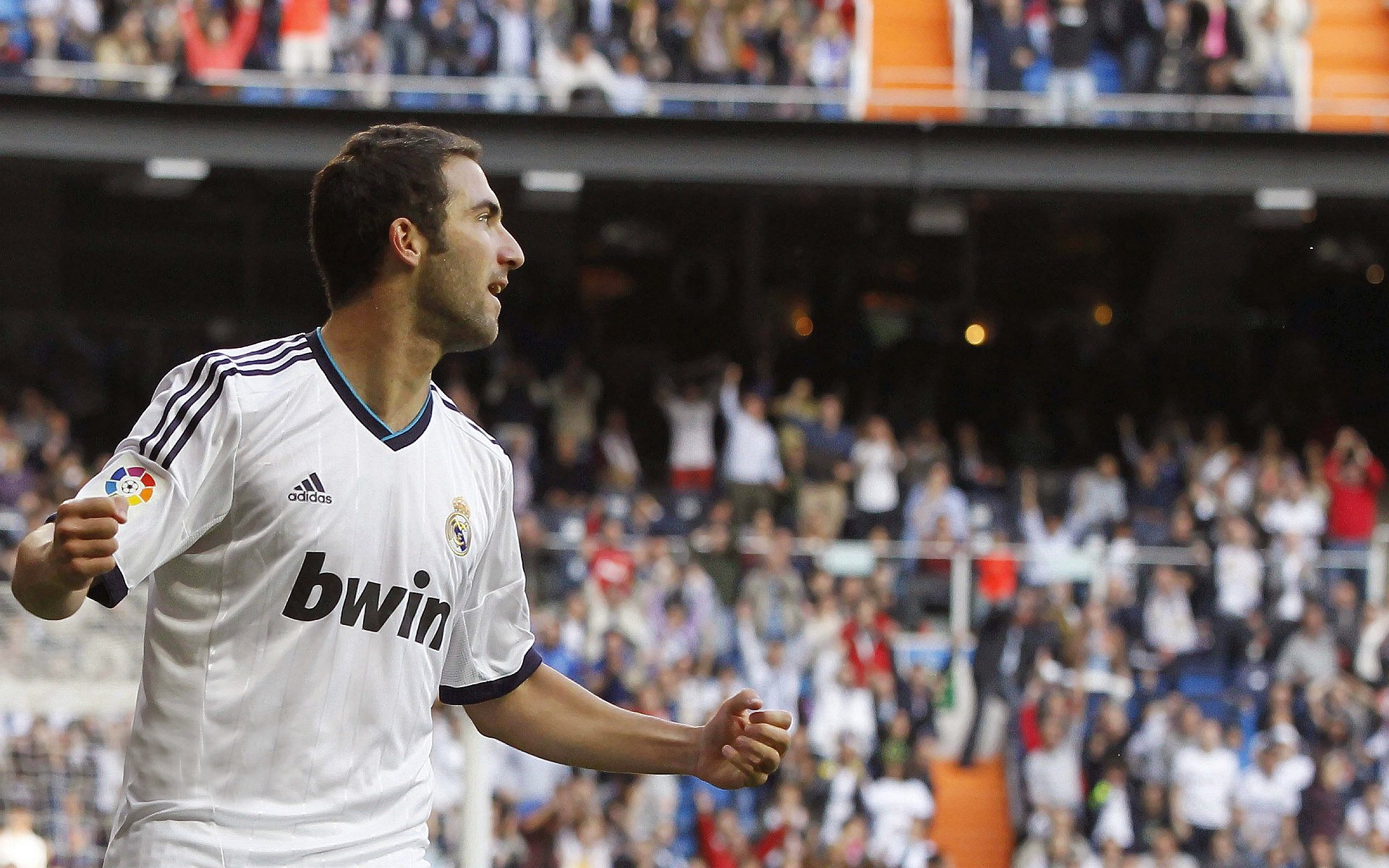 赛道与球场的双重奏，F1年度争冠焦点战与奇才制霸公牛的交汇