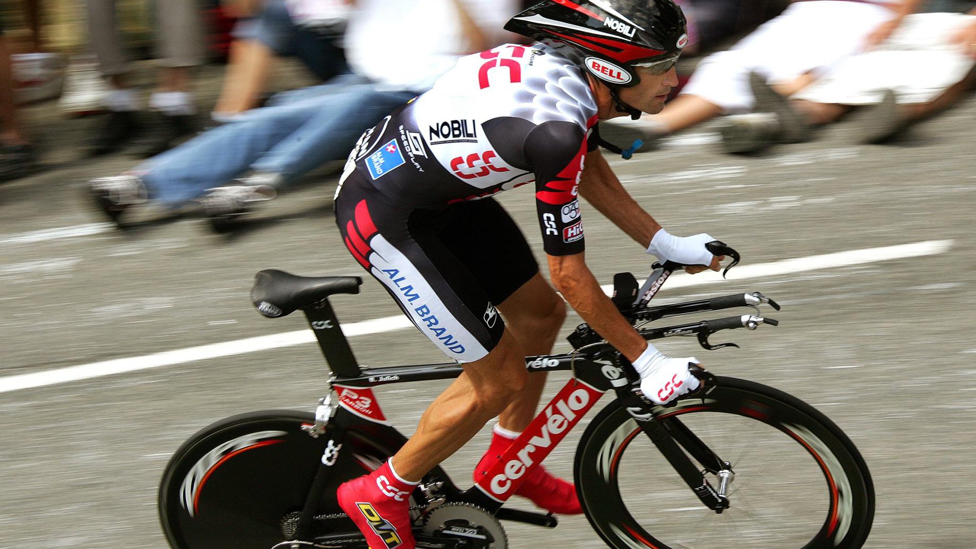 绿茵场与乒乓台的双重奏，葡萄牙鏖战法兰西，张本智和点燃东方火焰